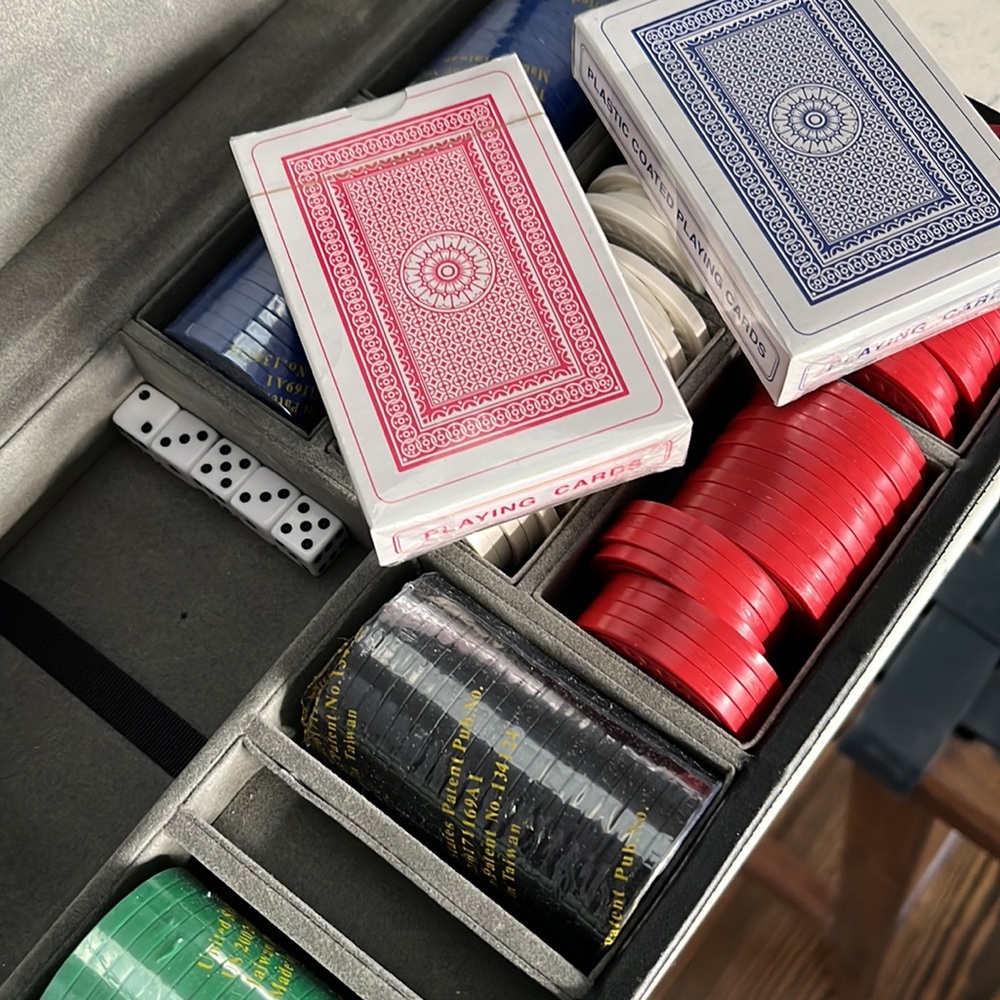 Leather cased poker game box like new - Picture 5 of 8
